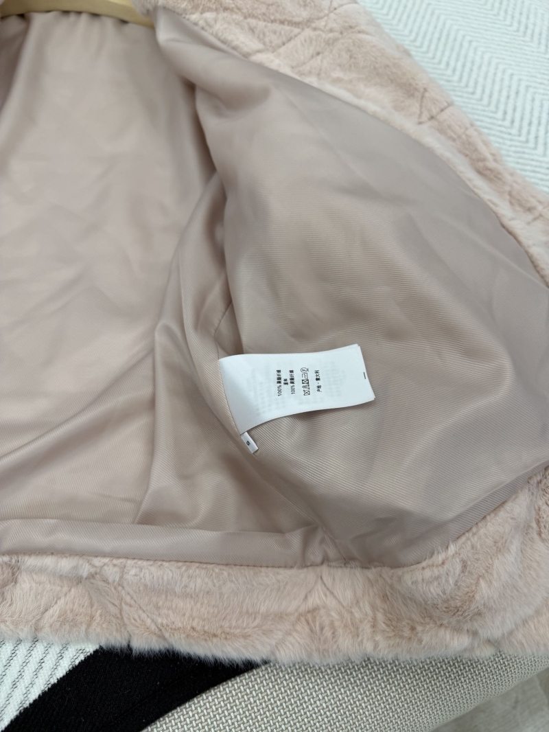 chr1st1an D10r outwear